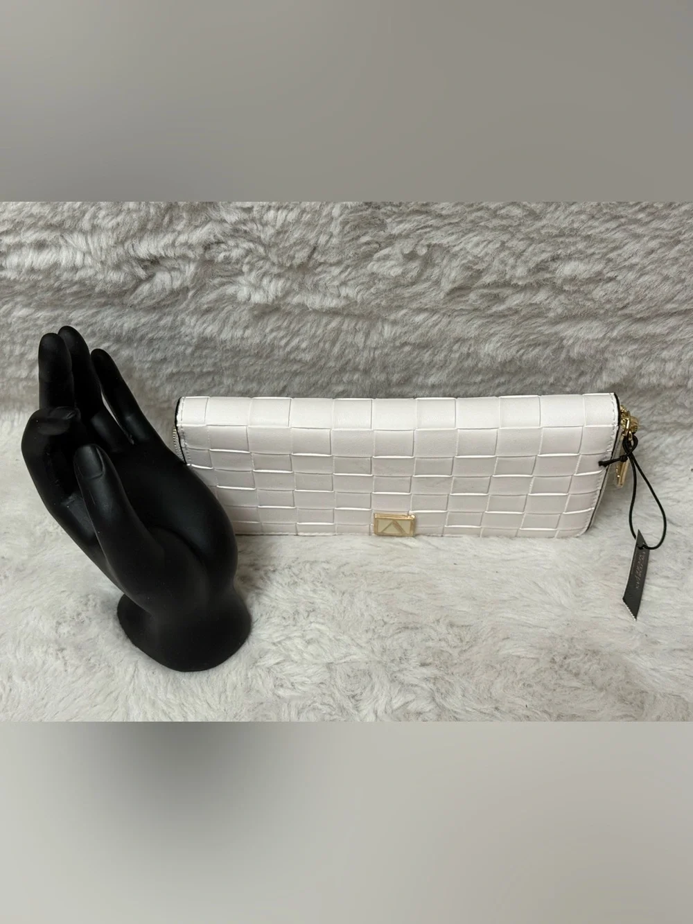 Victoria's Secret White Woven Logo Wallet - Picture 6 of 9